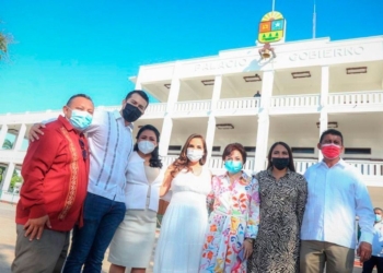 Alcaldesa de Benito Juárez asiste a 47 Aniversario de la Promulgación de la Constitución de Quintana Roo en Chetumal