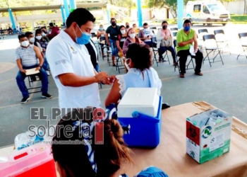 Contagios de ómicron evitan que el 50 por ciento de maestros de la Zona Maya de Q.Roo obtengan vacuna de refuerzo