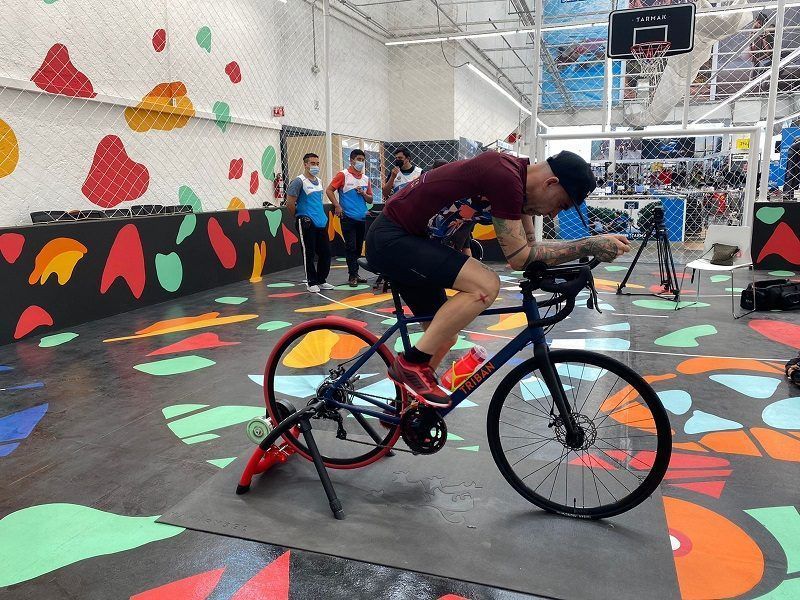 Rubén López logra 60 hrs sin parar en bici por una buena causa