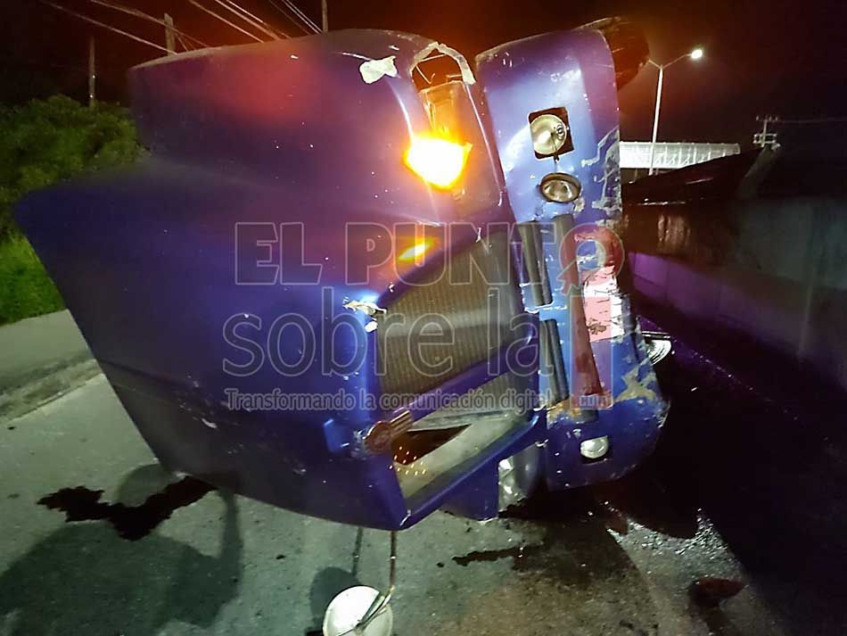 Aparatosa volcadura se registró sobre la carretera Cancún-Tulum frente a Puerto Aventuras