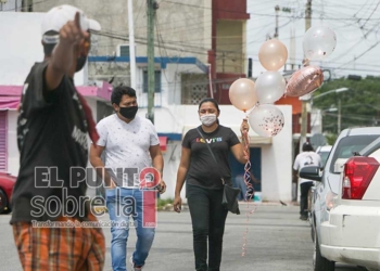 Comerciantes chetumaleños reportan alza del 80 por ciento en sus ventas en San Valentín