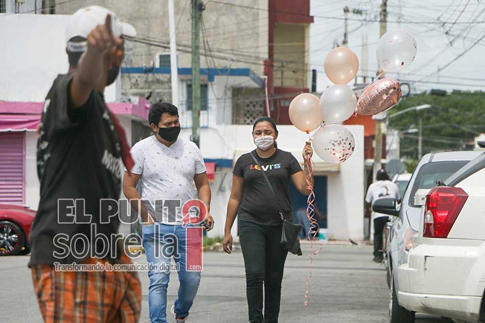 Comerciantes chetumaleños reportan alza del 80 por ciento en sus ventas en San Valentín