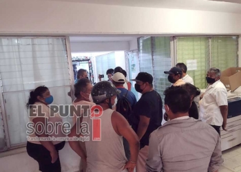 Ex trabajadores municipales de Carrillo Puerto se manifiestan en el Ayuntamiento; piden les paguen más de 12 millones de pesos