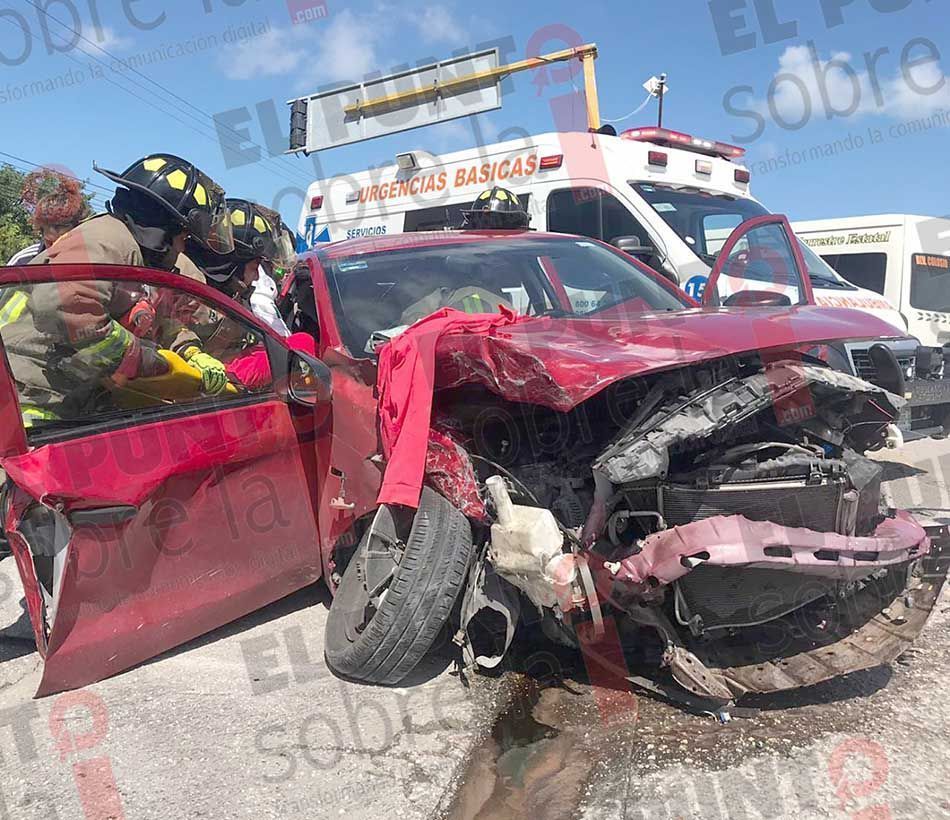 Fuerte accidente en la avenida Colosio de Cancún deja saldo de 9 lesionados