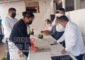 38 parejas de Lázaro Cárdenas contraen matrimonio simultáneo en Dïa de San Valentín