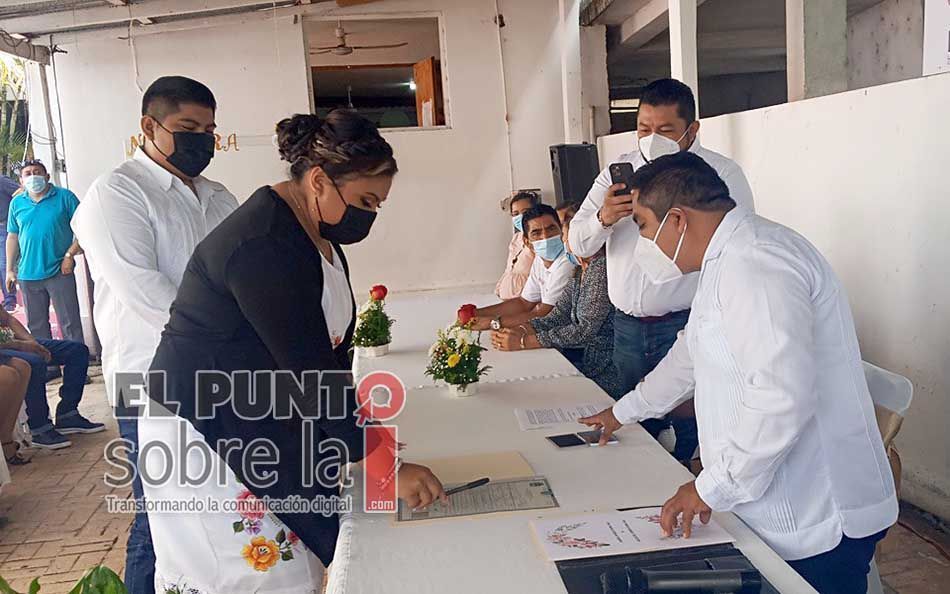 38 parejas de Lázaro Cárdenas contraen matrimonio simultáneo en Dïa de San Valentín