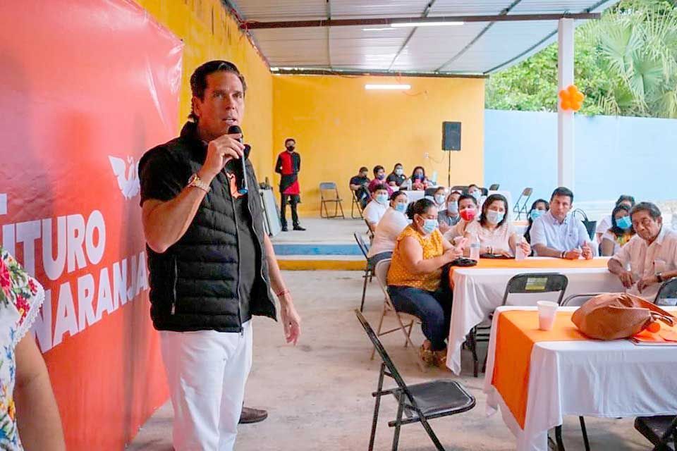 Roberto Palazuelos se reúne con militantes de MC y simpatizantes en la Zona Maya; dice que él sí atenderá sus rezagos