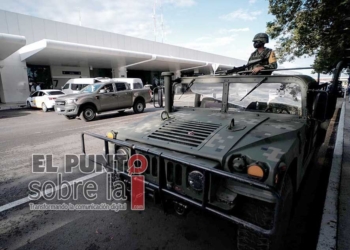 Trámites migratorios y transporte en el aeropuerto afectan la imagen del Caribe Mexicano, Jesús Almaguer