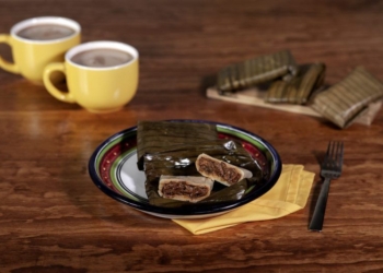 Celebra el Día de la Candelaria con deliciosos tamales de mole con carne de cerdo hechos con Chocolate Abuelita
