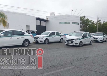 Taxistas de Cancún mantienen cercadas las instalaciones de la Fiscalía de Quintana Roo