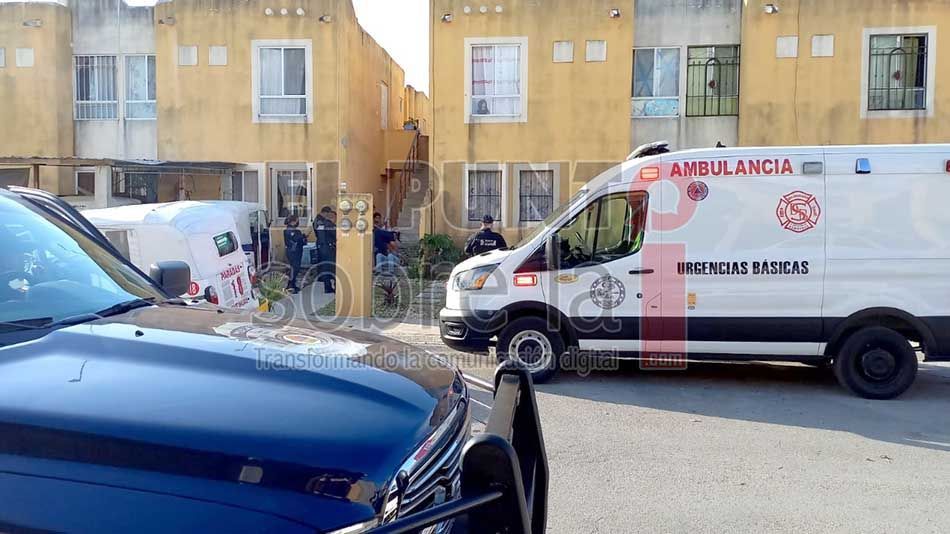 Mujer bajo los efectos del alcohol y otras sustancias tóxicas apuñala a su padre en fraccionamiento de Playa del Carmen