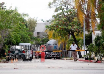 “Privatizan” acceso en calle de la zona hotelera de Cancún