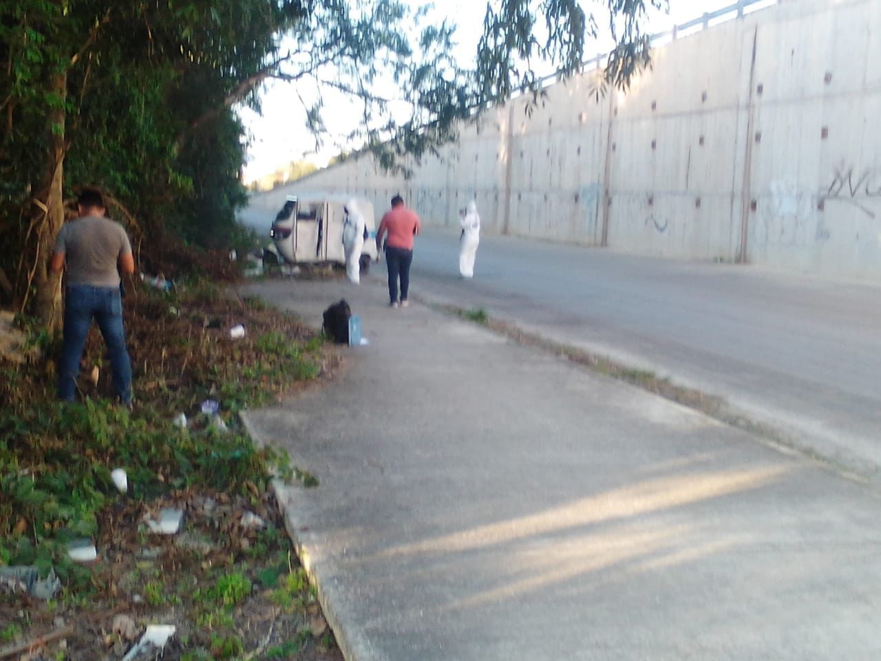 Aparecen dos cuerpos en puente vehicular de Playa del Carmen