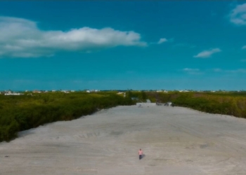 Concluye SEMARNAT que Nivardo Mena no enterró la basura de Holbox