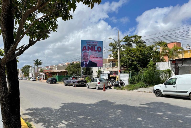 Aparecen en Cancún espectaculares que violan las restricciones de la veda electoral