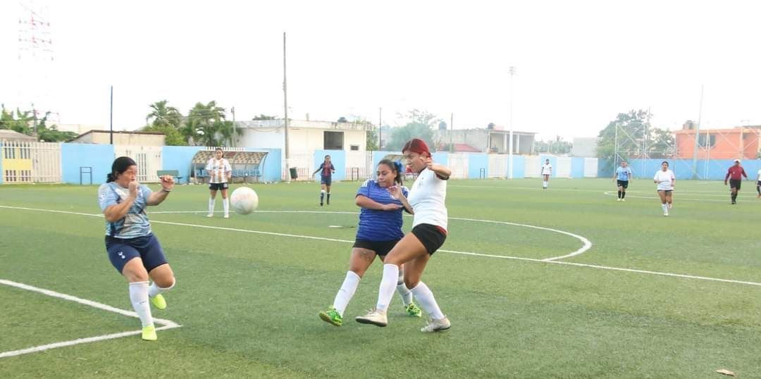 Club Amigas domina en la Liga de futbol femenil “Janet 55”