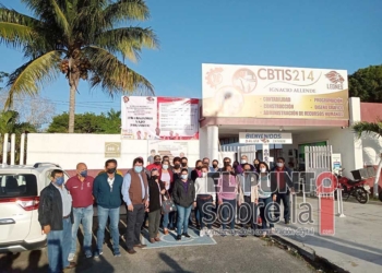 Maestros de Cbtis chetumaleño se manifiestan y piden pago de sus salarios atrasados; laborarán bajo protesta