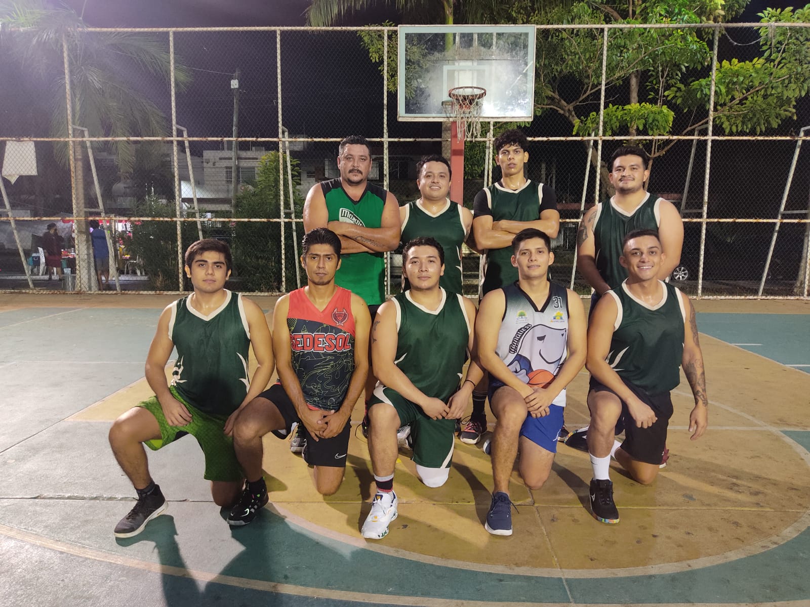 Manatíes mantiene liderato de Liga de basquetbol municipal