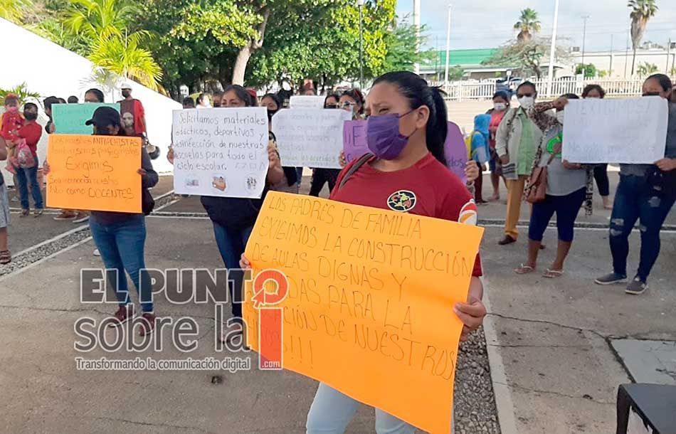 Piden plazas para maestros eventuales en Quintana Roo