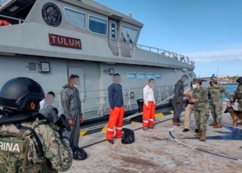 Secretaría de Marina rescata a seis extranjeros en aguas de Isla Mujeres