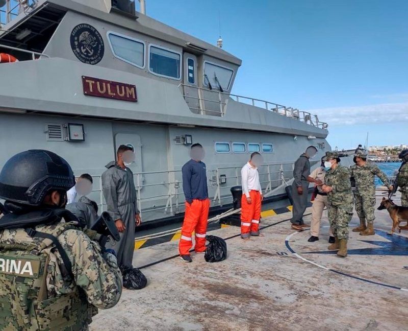 Secretaría de Marina rescata a seis extranjeros en aguas de Isla Mujeres