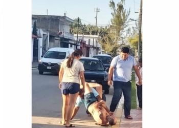 VIDEO: Taxista se agarra a golpes con turista en Bacalar