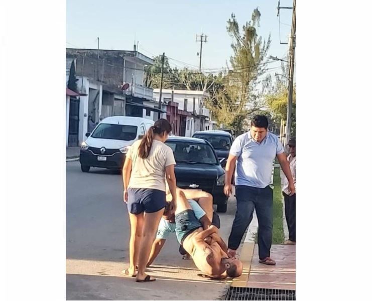 VIDEO: Taxista se agarra a golpes con turista en Bacalar