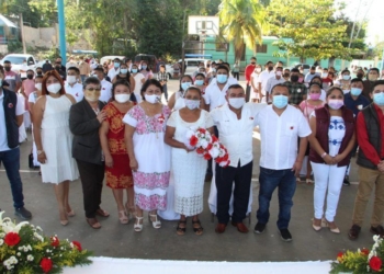 32 parejas contraen matrimonio en ceremonia colectiva de San Valentín en Zona Maya