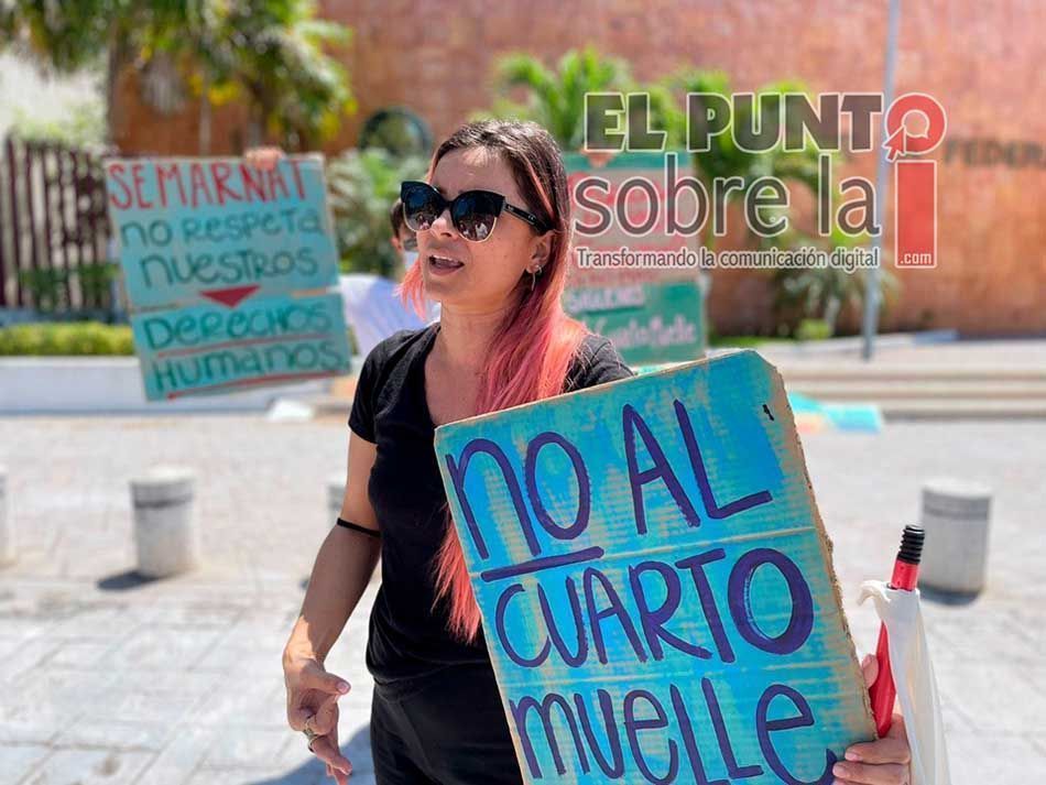 Activistas protestan en Cancún contra construcción de muelle en Cozumel