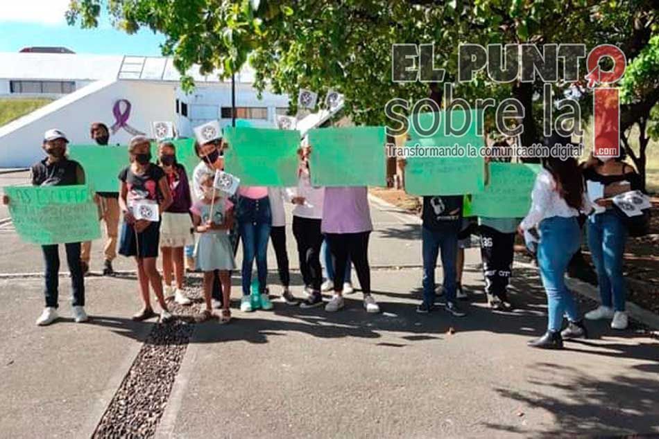 Alumnos reprochan ante la SEQ en Chetumal desaparición de Escuelas de Tiempo Completo
