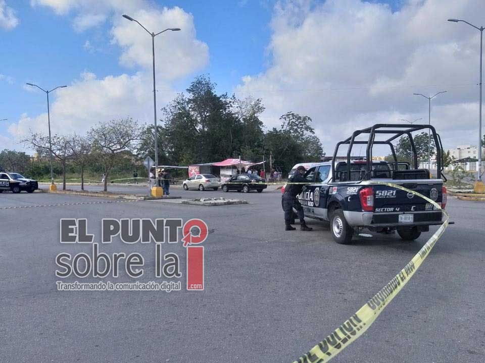 Baleado por sicarios cuando descendía de una combi en el fraccionamiento Paseos del Mar