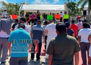 CROC y sus agremiados se manifiestan en Playa del Carmen contra Ley de Cobranza