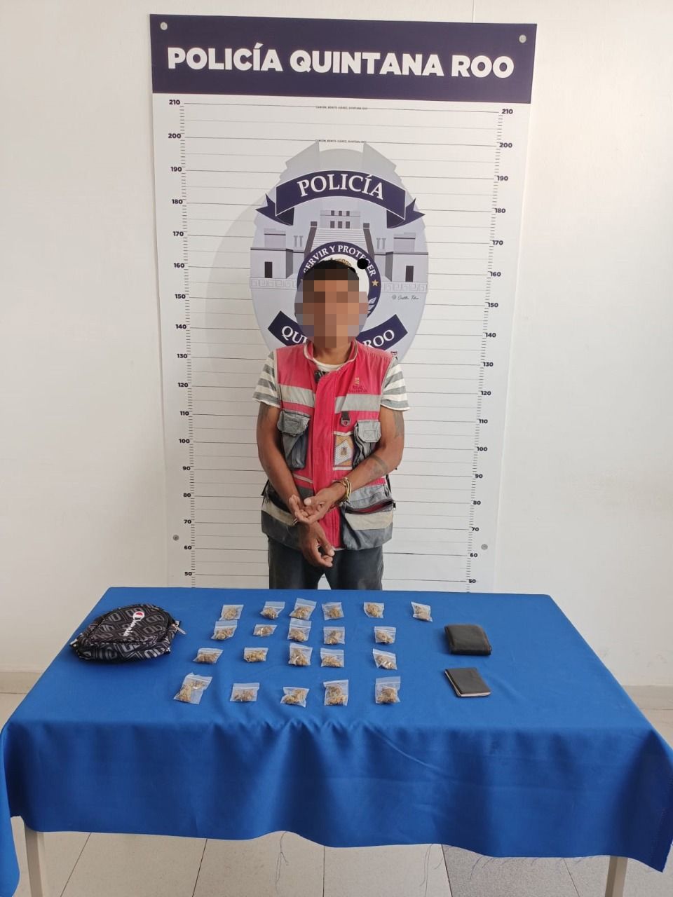 Detenido al llevar en una mochila varias bolsitas de marihuana