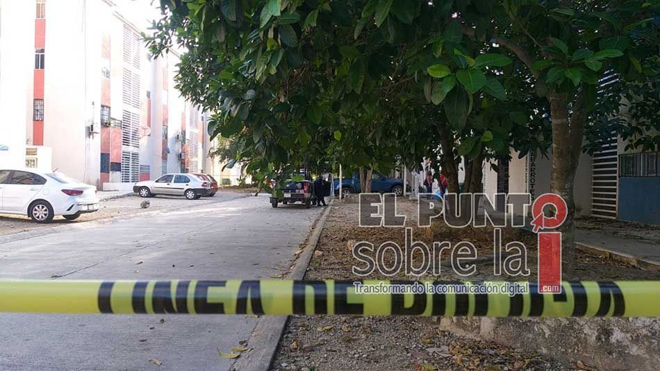 Ejecutan a balazos a mujer en fraccionamiento de Cancún