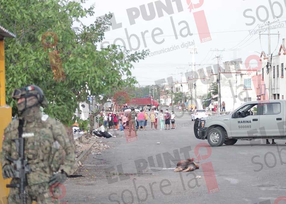 Ejecutan a balazos a sujeto frente a escuela de Cancún