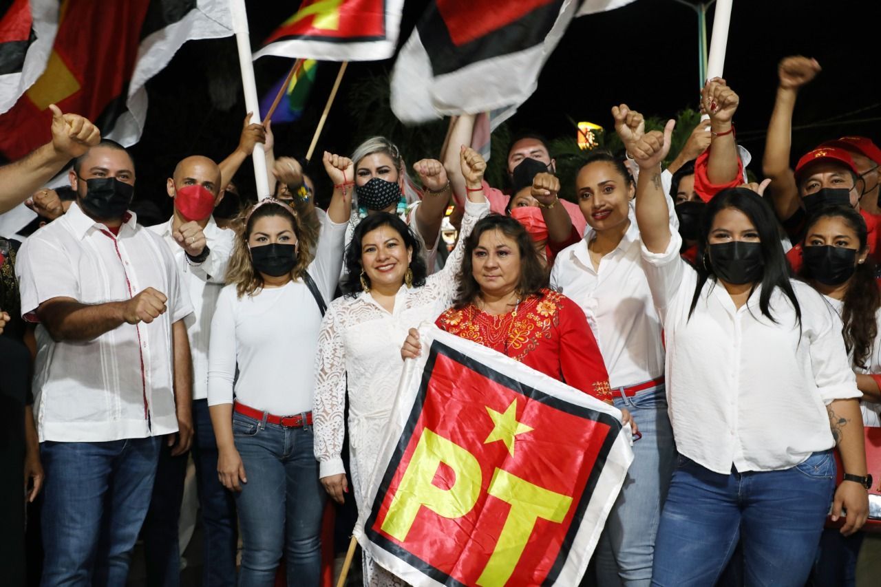 Alicia Tapia mayahablante y originaria de José María Morelos se registra por el Distrito 13