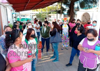 Paro y protesta de docentes por el incumplimiento del DIF al pago de salario
