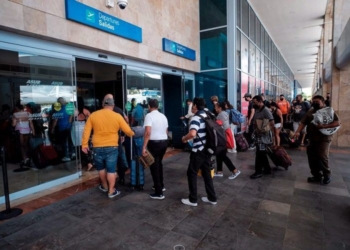 Aeropuerto Internacional de Cancún mantiene alta cifra de vuelos pese a jornada convulsa