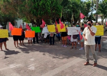 Antorchistas reclaman a Carlos Joaquín presunta falta de apoyo en Carrillo Puerto