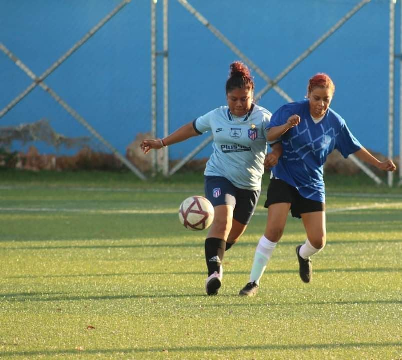 Club Amigas toma el liderato de la Liga de futbol femenil en la capital