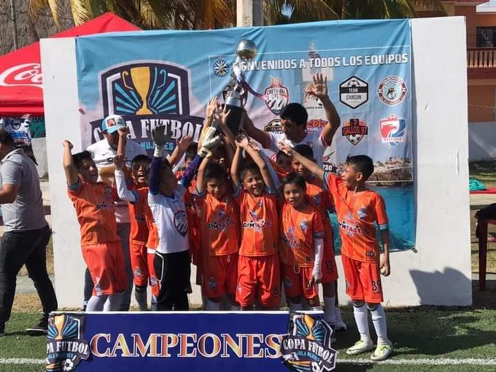 Academia Tigrillos destaca en Copa Isla Mujeres