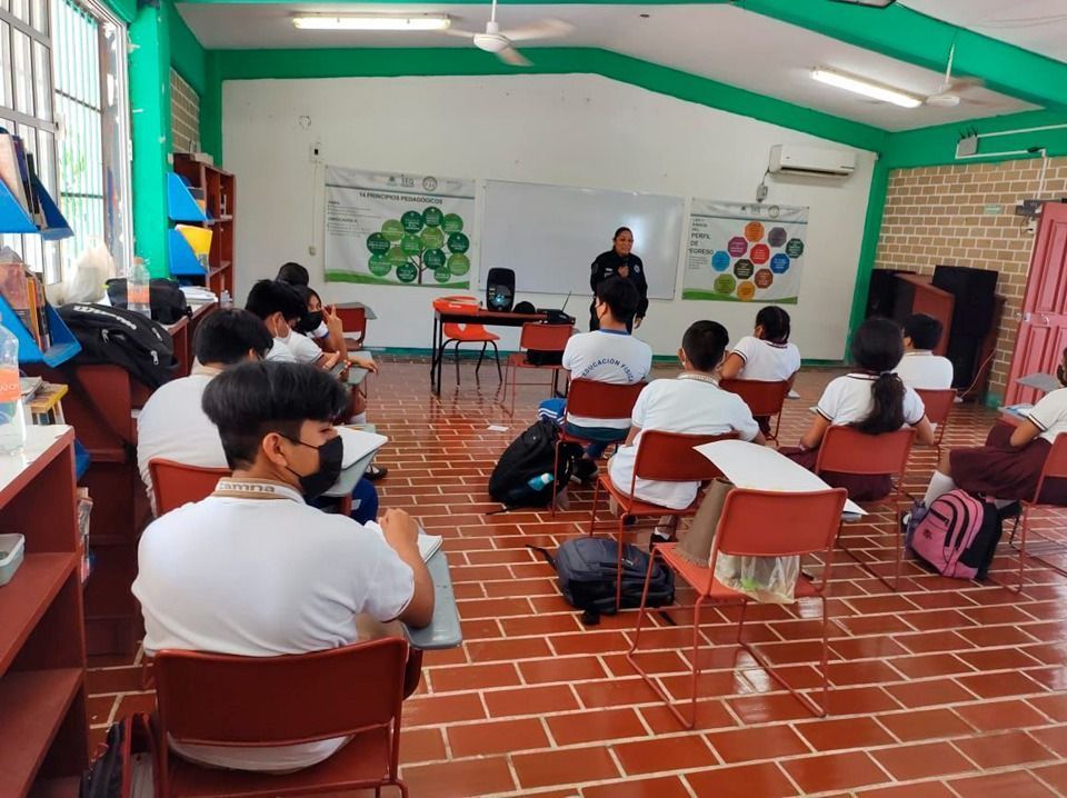 Seguridad Pública de Tulum imparte curso contra acoso escolar y delitos cibernéticos