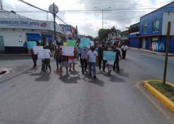 Exigen a presidente municipal que deje de acosarlos laboralmente