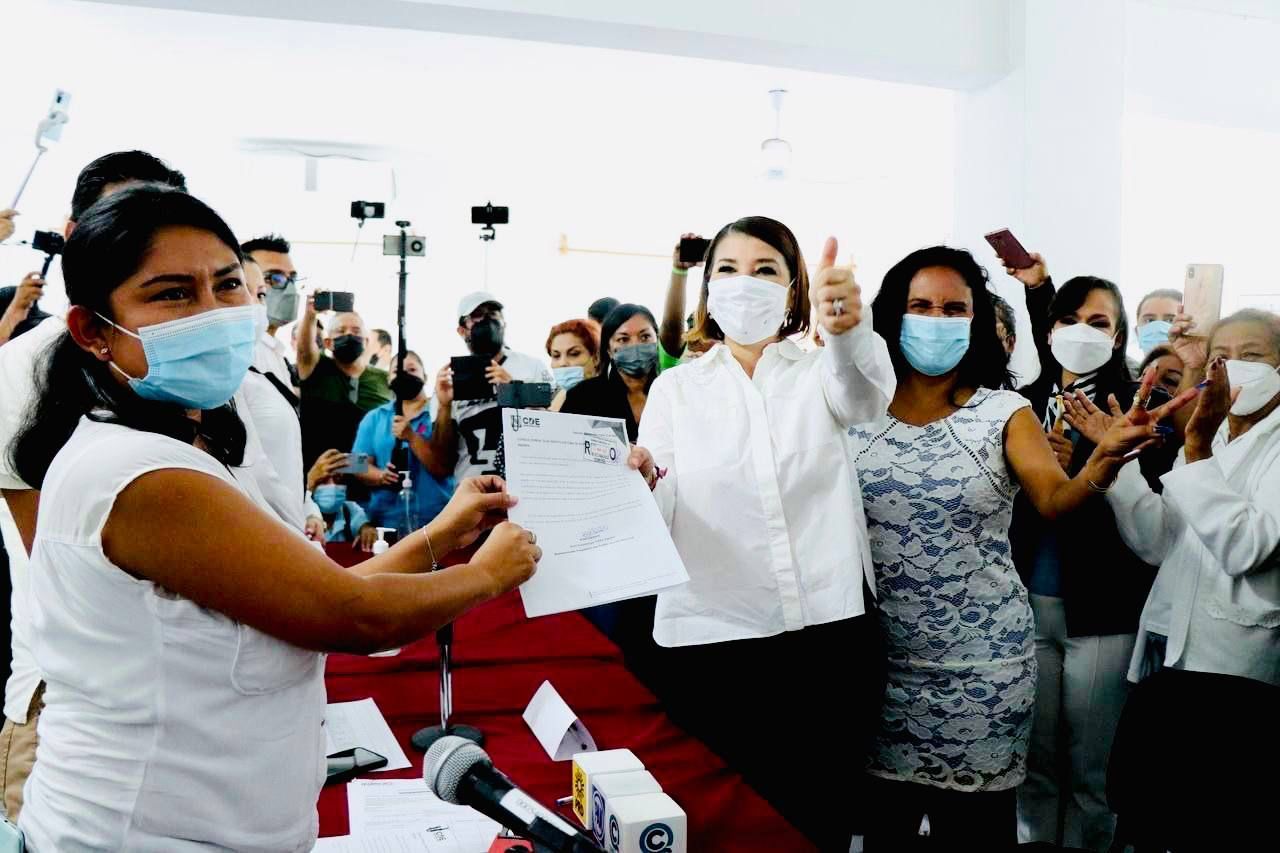 Kira Iris San se registra para repetir como candidata a diputada local del PAN, PRD y MC por el Distrito X en Solidaridad