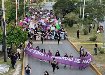 Cientos de quintanarroenses se movilizan para conmemorar el día internacional de la mujer