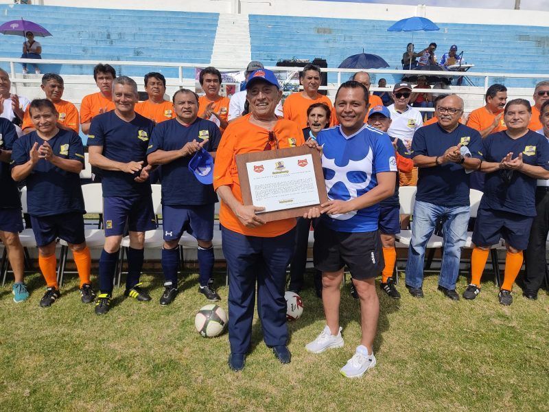 Realizan homenaje al profesor Rene Marrufo Buenfil