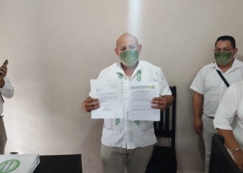 Emmanuel Araujo se registra como aspirante secretario general del SITEM Quintana Roo