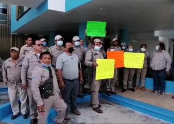 Empleados de la SESA se manifiestan en Chetumal; piden mejora laboral