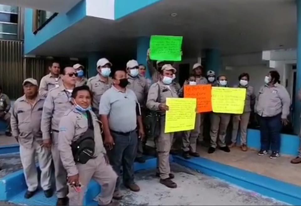 Empleados de la SESA se manifiestan en Chetumal; piden mejora laboral