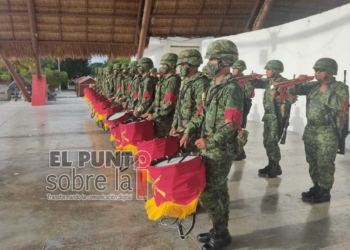 Ofrece la Banda de guerra del 64 batallón de la Sedena concierto sorpresa en Parques de Las Palapas y el Crucero